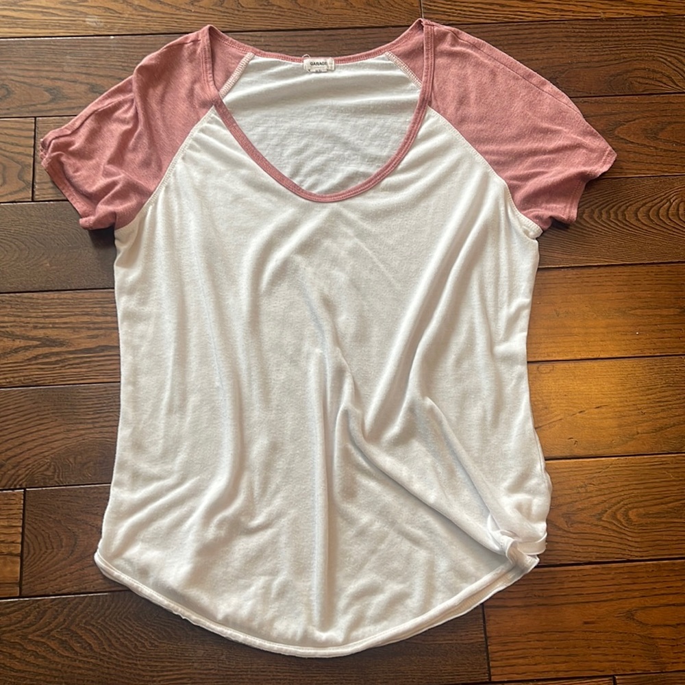 Cute Scoop Neck T-Shirt Size Medium Garage
